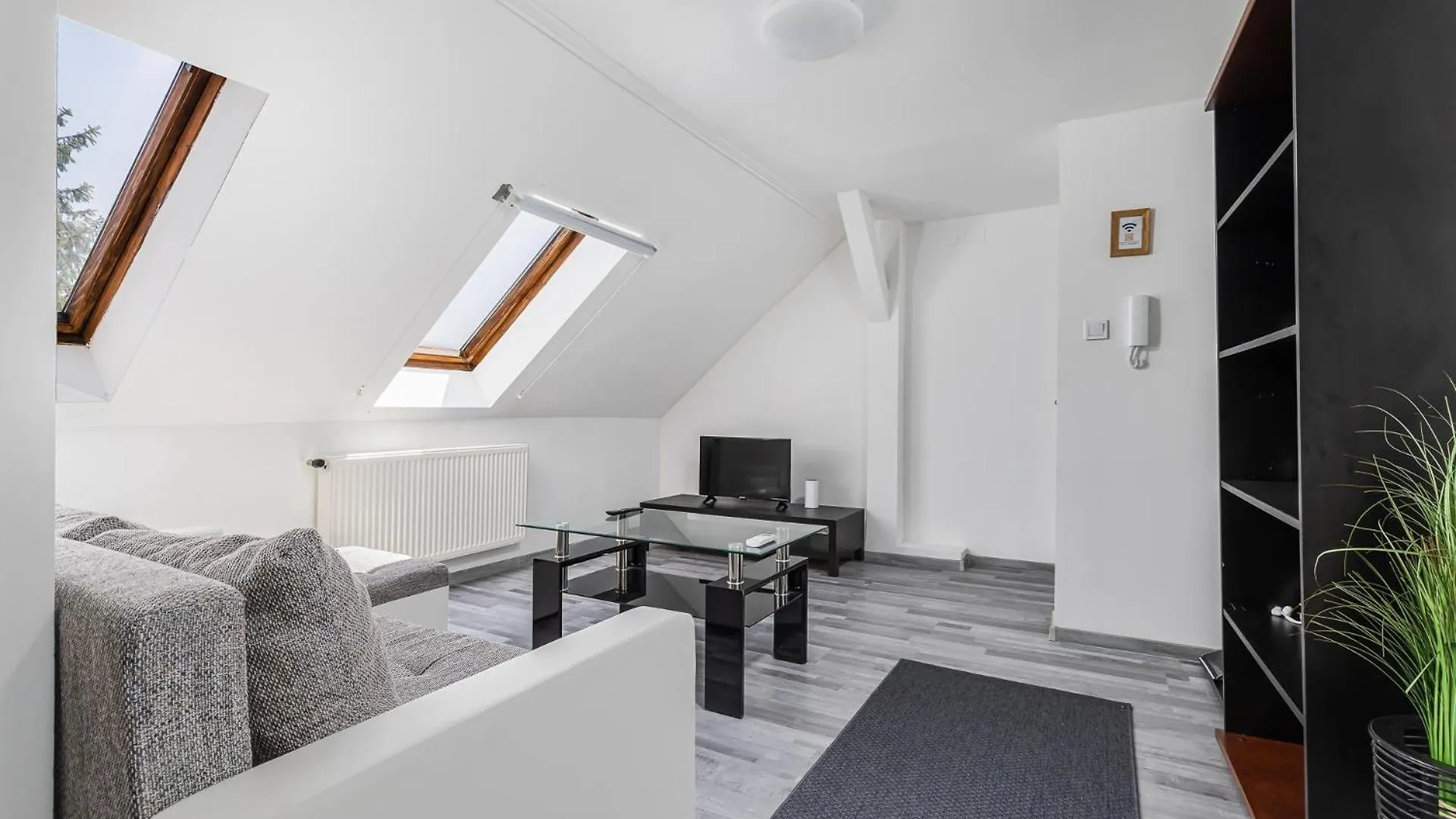 Mira Nest - Budapest City 0*,