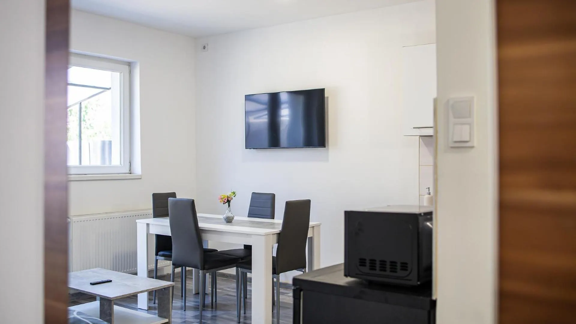Mira Nest - Budapest City 0*,